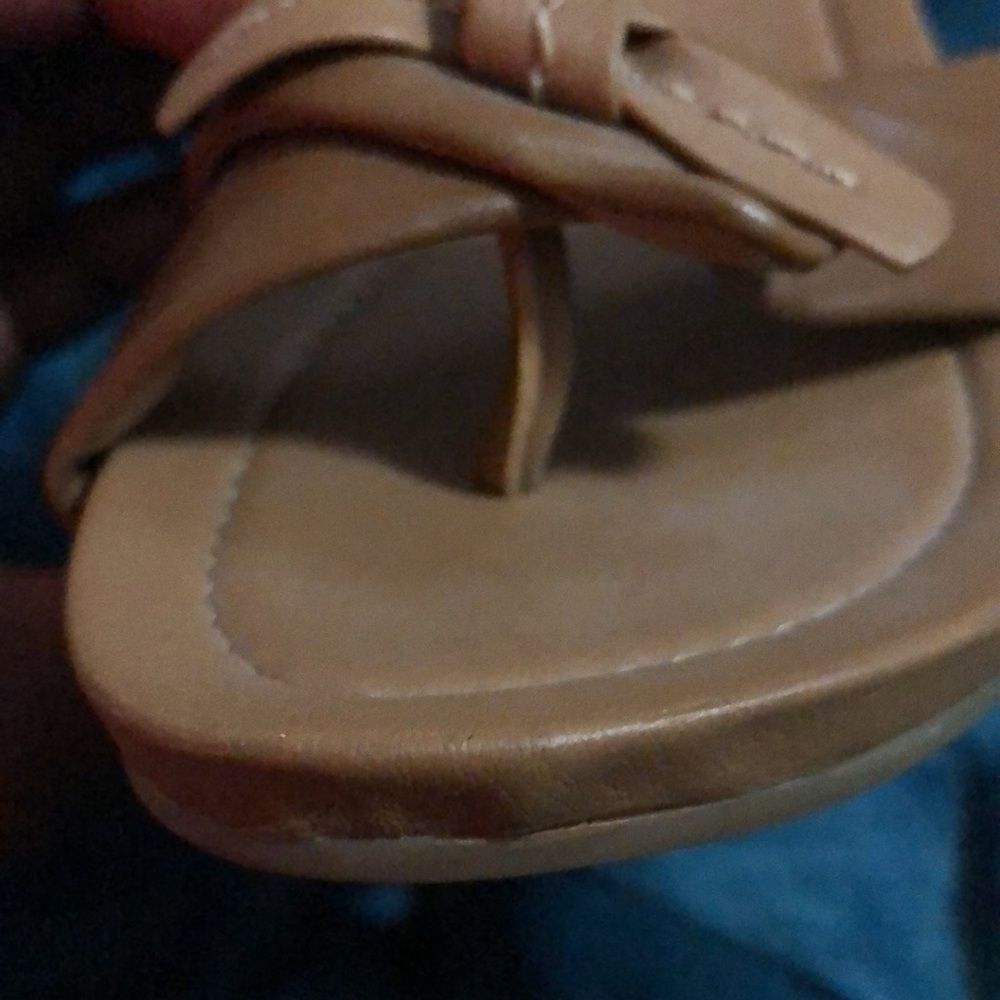 Tignanello tan thong sandals size 7 - Picture 8 of 8